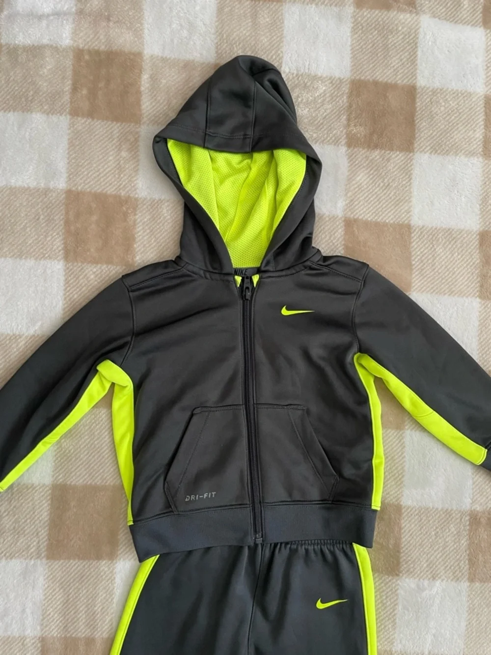 Nike 12-18 Month Dark Grey & Neon Yellow Hooded Tracksuit Set - Picture 2 of 13